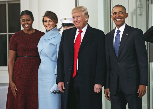 Michelle Obamová (vľavo) porazila aj súčasnú prvú dámu.