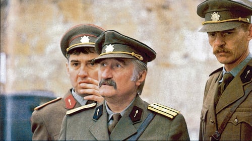 Černí baroni (1992): Donutil ako poručík Troník  s Pavlom Landovským alias majorom  Haluškom - Terazkym.