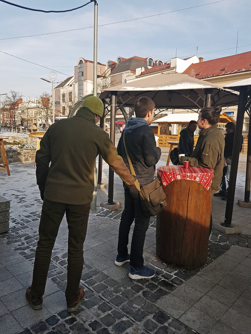 Prístupné predné a zadné vrecká