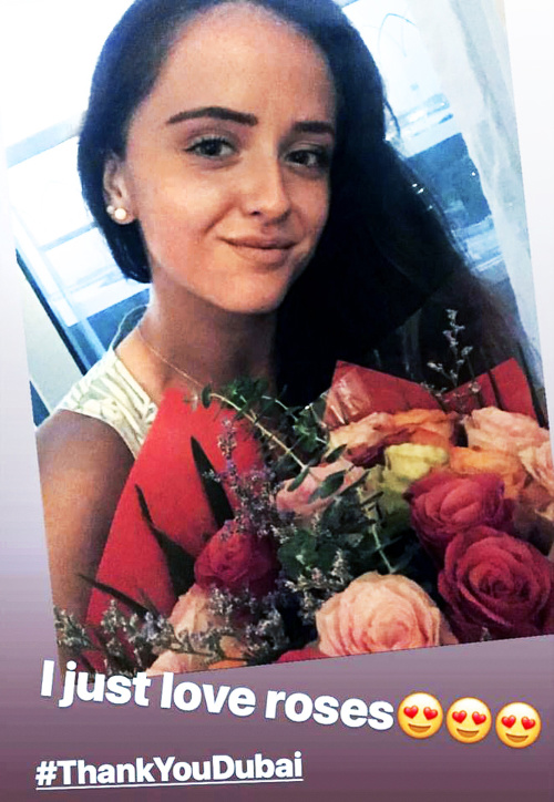 Viki sa na svojom facebookovom profile pochválila kyticou ruží, ktoré dostala v Dubaji.