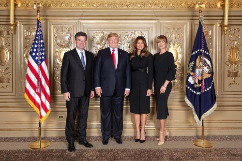 Stretnutie na pôde OSN: Miroslav Lajčák, Donald Trump jeho manželka Melania a Jarmila Lajčáková.