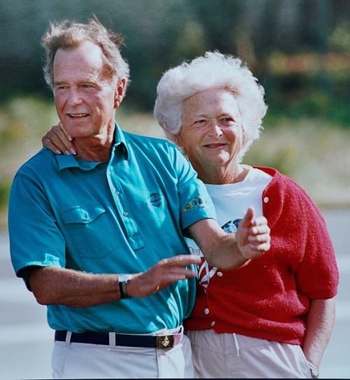 George H.W. Bush s manželkou Barbarou.