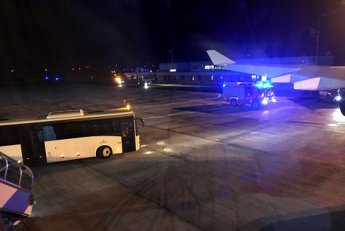 Lietadlo s Merkelovou na palube sa vrátilo hodinu po vzlietnutí na letisko v Kolíne nad Rýnom.