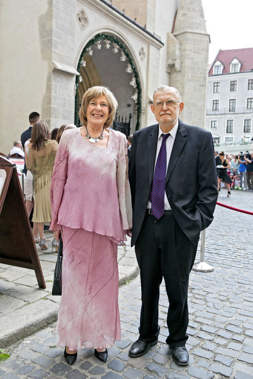 S manželom: Spisovateľ Ľubomír Feldek (82) je manželke oporou.