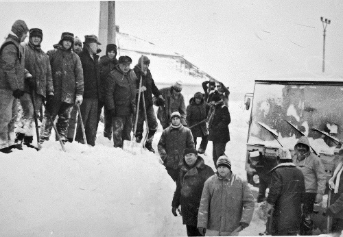 1986 - V roku Marcinovho znovuzvolenia za predsedu MNV obec paralyzovala  snehová kalamita. 