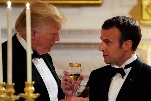 Macron a Trump v dôvernom rozhovore.