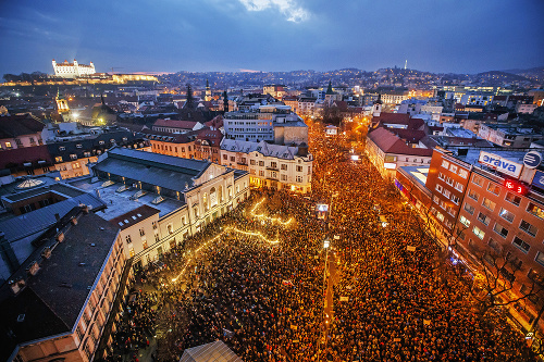 Na námestia po celom Slovensku vyšlo v marci najviac ľudí od nežnej revolúcie.