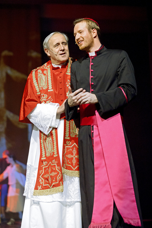 Sen rodine splnil vďaka muzikálu Povolanie pápež, kde hrá postavu Karola Wojtylu.