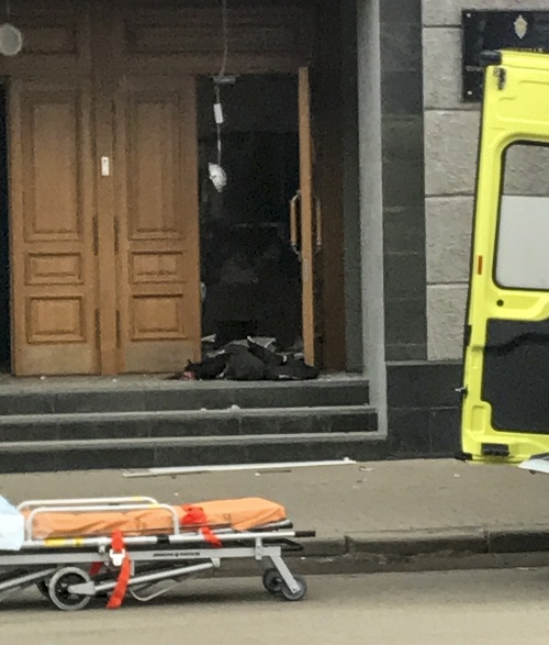 Vo vchode do pobočky FSB v Archangeľsku sa vyhodil muž do vzduchu.
