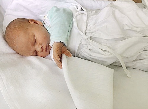 Speváčka Barbora Balúchová priviedla v nemocnici v bratislavskej Petržalke 12. januára 2017 na svet syna Alexandra Jána.