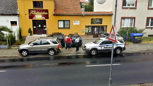 Matej Snopko parkoval na chodníku a riešila to mestská polícia.