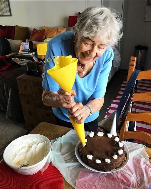 Instagram: Pani Darinka na sociálnych sieťach postuje slovenské jedlá a koláče, ktoré uvarí a upečie.