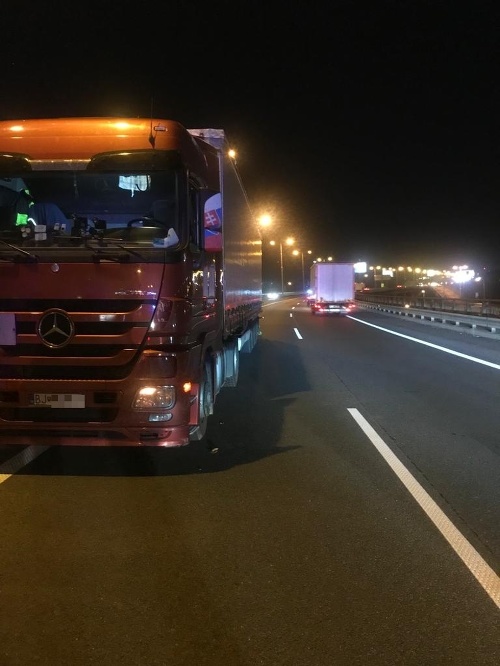 Šofér (55) išiel s kamiónom po diaľnici v Bratislave v protismere, navyše bol opitý. 