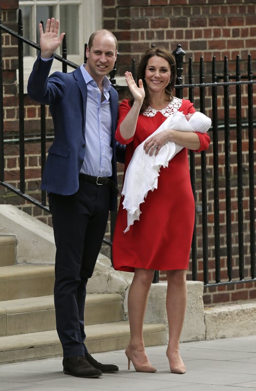 Len 7 hodín po narodení tretieho dieťatka opustila v pondelok nemocnicu vojvodkyňa Kate.