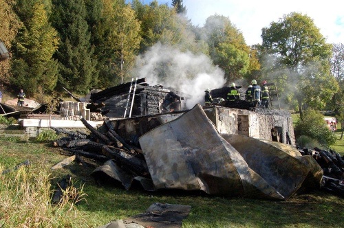 Chata na Kysuciach zhorel, majiteľ vyčíslil škodu na 160-tisíc eur. 