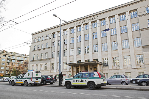 Celé leto strávil podnikateľ v bratislavskom Justičnom paláci.