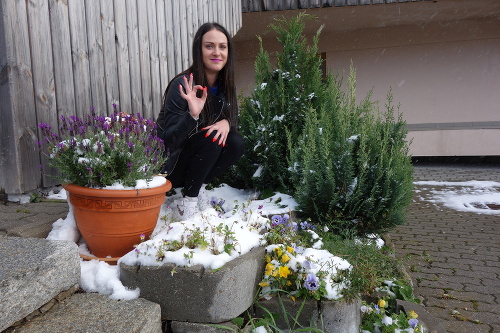 Lívia (24) dúfa, že sneh neublíži kvetom.