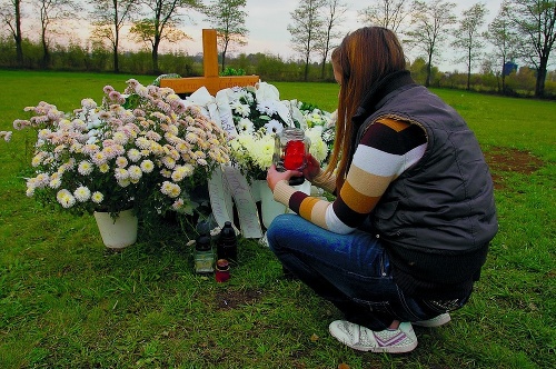 Veronika (14) denne chodí za mamou na hrob. V duchu sa s ňou rozpráva. Veľmi, veľmi jej chýba.