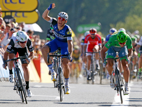 Kittel (v strede) bol po špurte so Saganom (vpravo) a Cavendishom (vpravo) nespokojný.