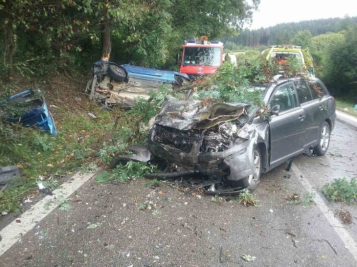 Pri zrážke dvoch osobných áut na ceste v okrese Turčianske Teplice zahynul Ľubomír († 57) z obce v okrese Prievidza. 