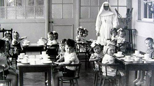 V katolíckom sirotinci v Tuame malo zomrieť takmer 800 detí.