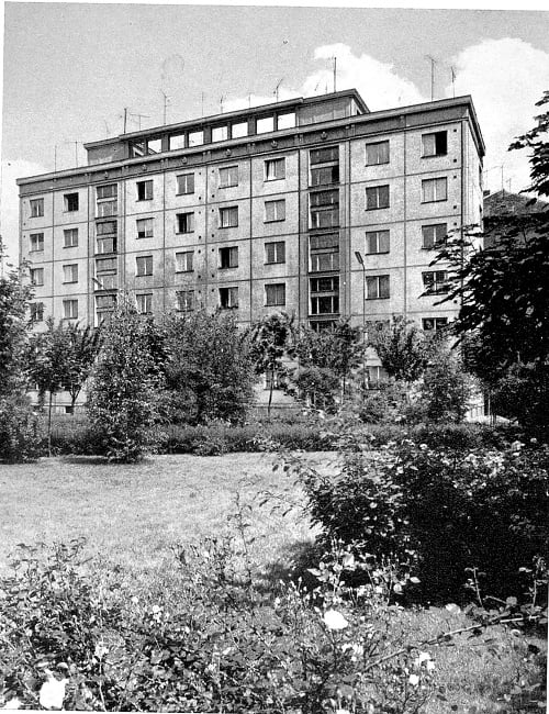 1955 - Podoba panelového domu tesne po dokončení.