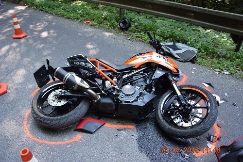 Za volantom motorky, ktorá sa zrazila s nákladiakom, sedel mladík (16) z Banskej Štiavnice.