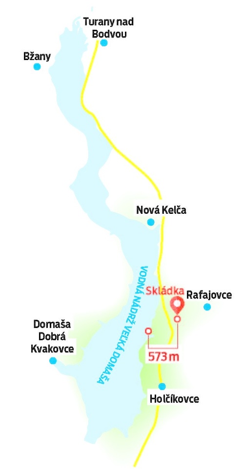 Skládka stojí približne 4 km za obcou Holčíkovce.