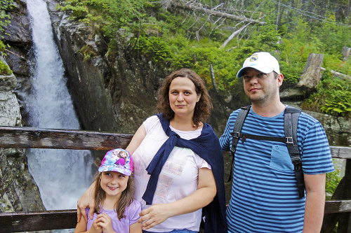 Marek a Alica s dcérou Lenkou pri „krotkom“ Studenovodskom vodopáde