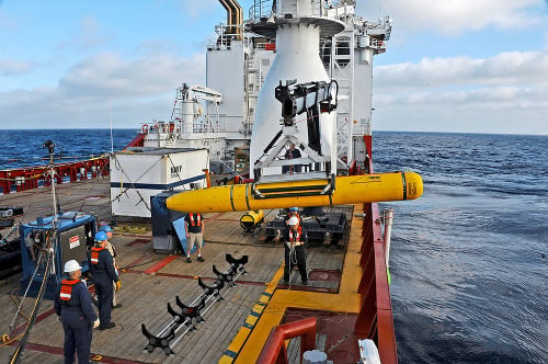  Extrémne výkonné vojenské radary, pred ktorých hlukom sa snažia veľryby utiecť.