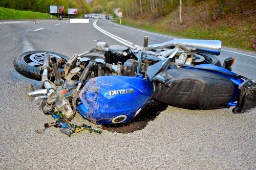 Motorka skončila neďaleko miesta zrážky.