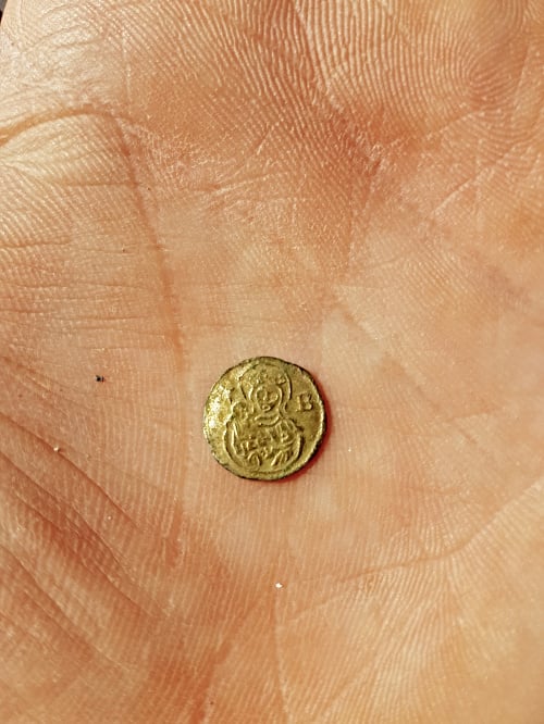 Pri archeologických prácach našli aj strieborné a bronzové mince zo 14. a 15. storočia.