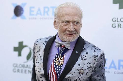 Majetok Buzza Aldrina  sa odhaduje na 10 miliónov eur.
