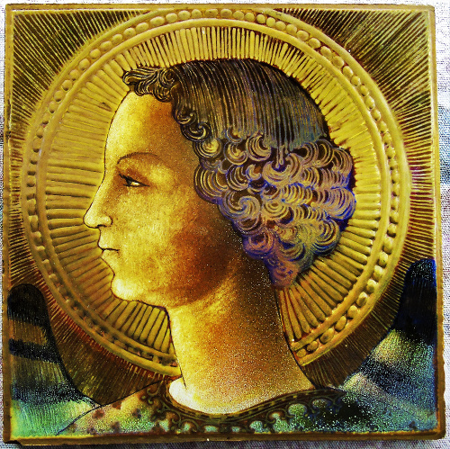 1471 - Kachlička zobrazuje archanjela Gabriela.