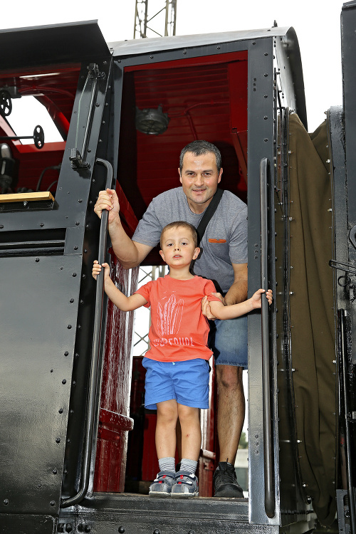 Ladislav (44) pracuje 20 rokov na železniciach. Zo syna by chcel mať rušňovodiča.