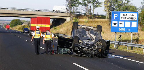Pri autonehode na diaľnici M3 zahynuli v auguste 2012 traja ľudia, štvrtý človek zomrel v nemocnici.