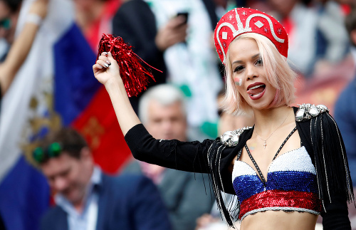 Ruská fanúšička na majstrovstvách sveta vo futbale.