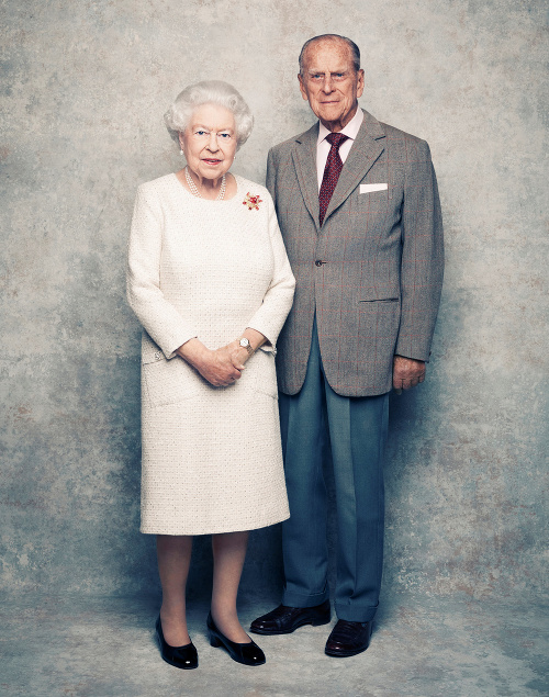 Kráľovná Alžbeta II. a princ Philip na fotkách, ktoré vznikli pri príležitosti 70. výročia ich sobáša.