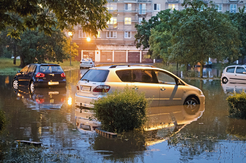 V Nitre zaplavilo desiatky áut.