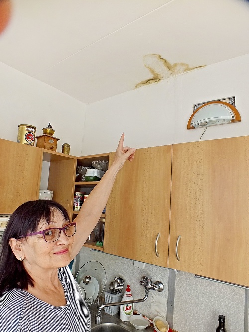 Mária Pancuráková (64) má nie vlastnou vinou vytopený strop.