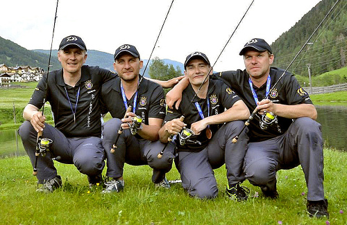 Lukáš Hollý (29, vpravo) s kolegami zo Spinning teamu.