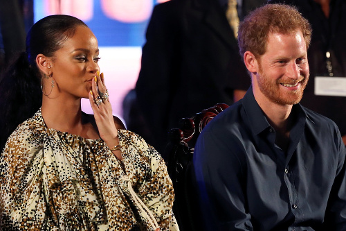 Princ Harry a speváčka Rihanna oslávili 50 rokov nezávislosti Barbadosu.