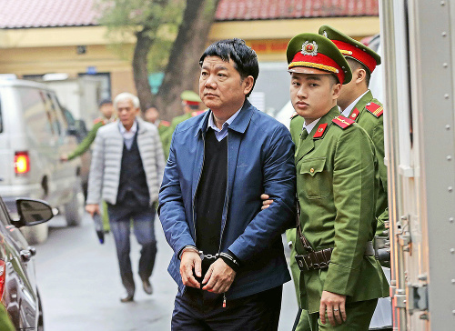 Trinh Xuan Thanha uniesli z Berlína vlani v júli. 
