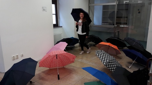 Takéto parkovisko pre dáždniky vzniklo v Univerzitnej knižnici v Bratislave.