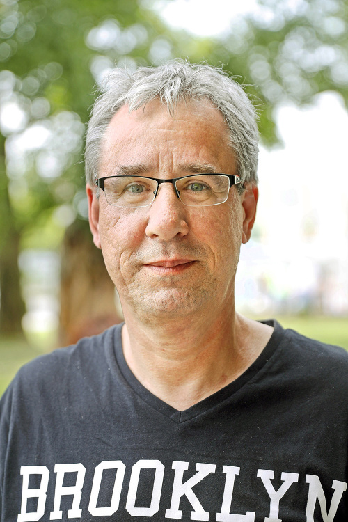 Miroslav (58), technik údržby v chemickom závode.