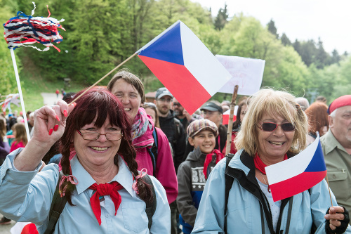 V súčasnosti sa v Česku a na Slovensku konajú retro sprievody, aby si ľudia pripomenuli minulé časy.