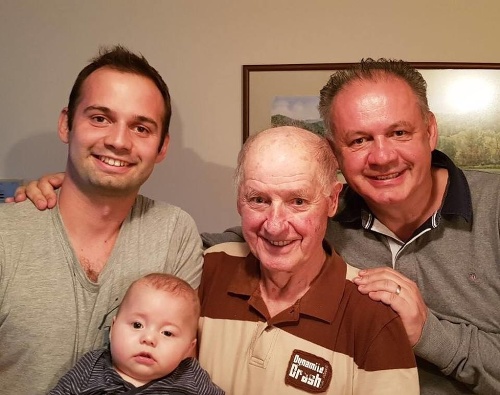 Prezident Kiska s otcom, synom a vnukom.