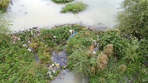 Takto vyzerá situácia dnes, množstvo odpadu závisí aj od stavu vodnej hladiny.