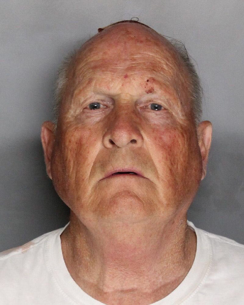 Vrah Joseph James DeAngelo (72) po zatknutí.