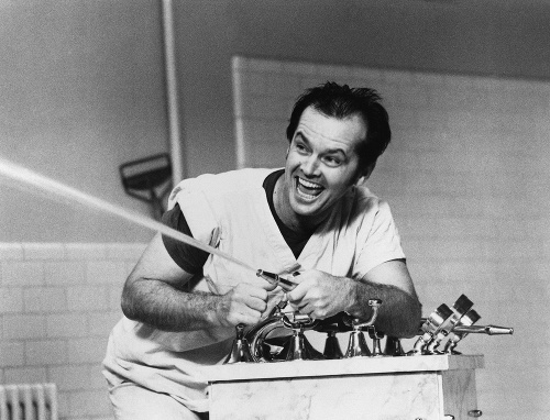 Americký herec Jack Nicholson v scéne oscarového filmu Prelet nad kukučím hniezdom od režiséra Miloša Formana.